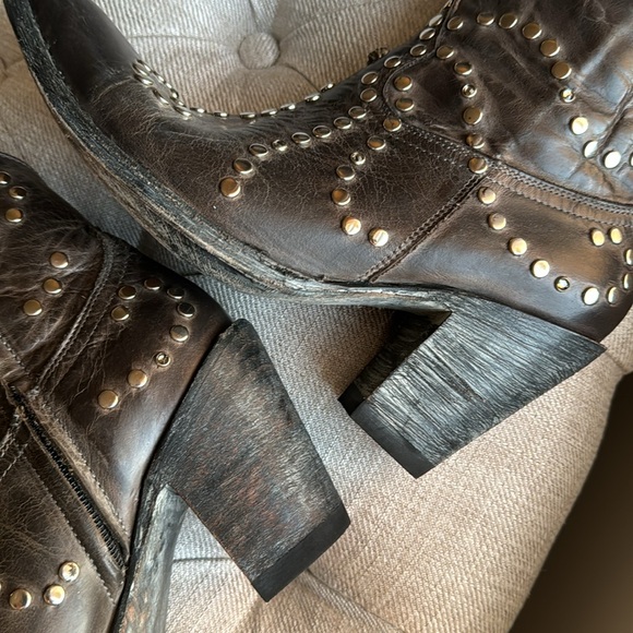 Ankle studded, dark brown leather, cowboy boots by OLD GRINGO. - Picture 10 of 16